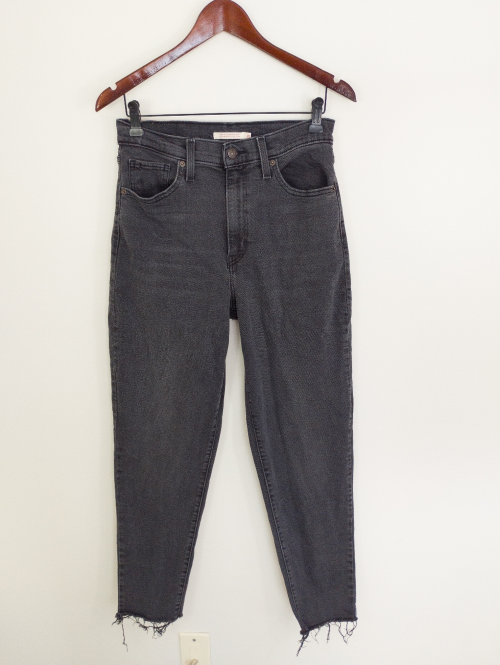 Levi's High Waisted Mom Jean Gray Size 28
